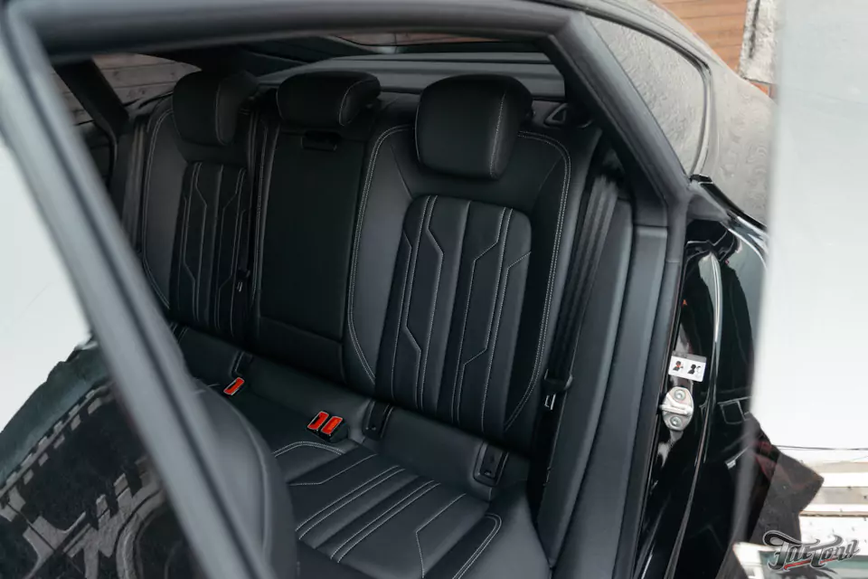 Классический карбон под матовым лаком в салоне Audi A7 и комплекс детейлинг-услуг